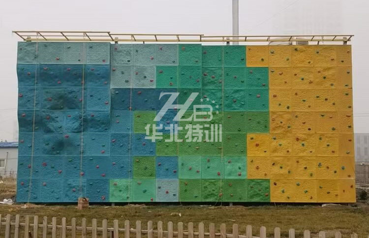 户外独立大型攀岩墙